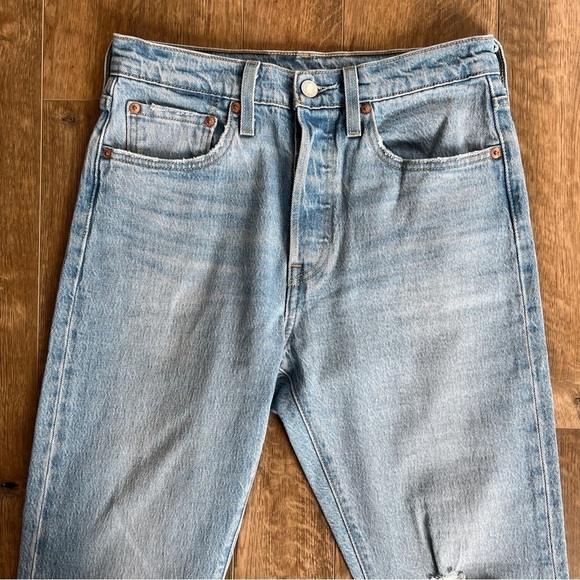 Levi’s 501 Light Wash Distressed Denim High Rise Jeans - Picture 2 of 8